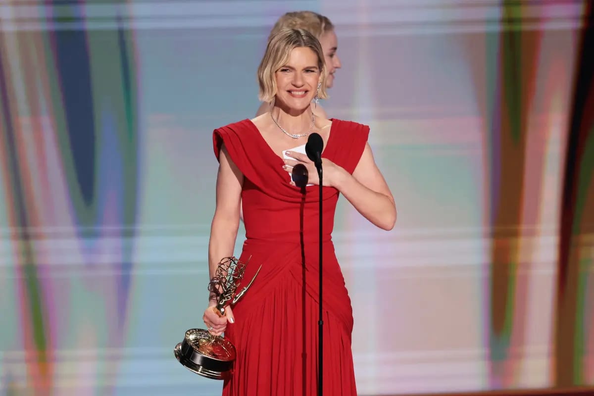 Pluribus gewinnt sechs Emmys, Rhea Seehorn ihren ersten